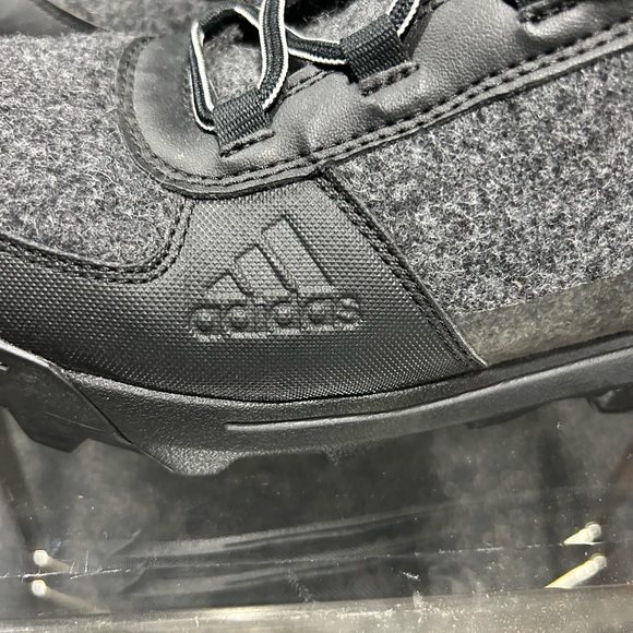 Adidas PrimaLoft Gray and Black Men's Boots with Red Accents - Picture 4 of 5